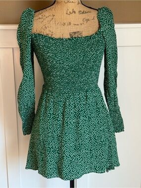 Cottagecore Emerald Boho Smocked Long-Sleeve Mini Dress w Small Daisies Print